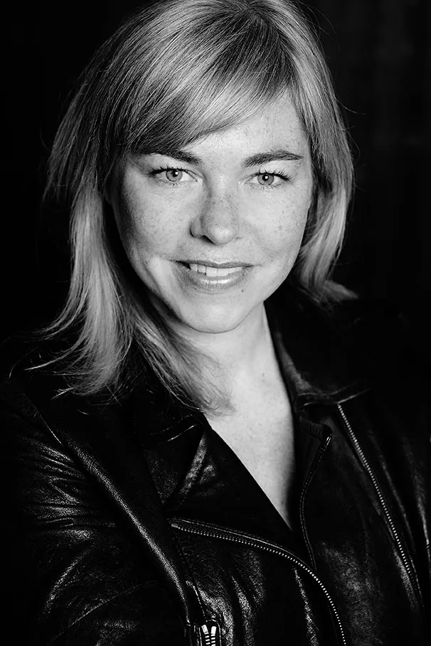 Book photo comédienne — Paris — studio — shooting professionnel — exemple 80 — photo en grand