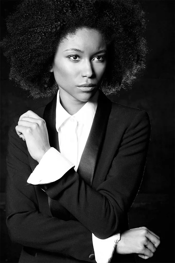 Book photo femme — Paris — studio — shooting professionnel — exemple 77 — photo en grand
