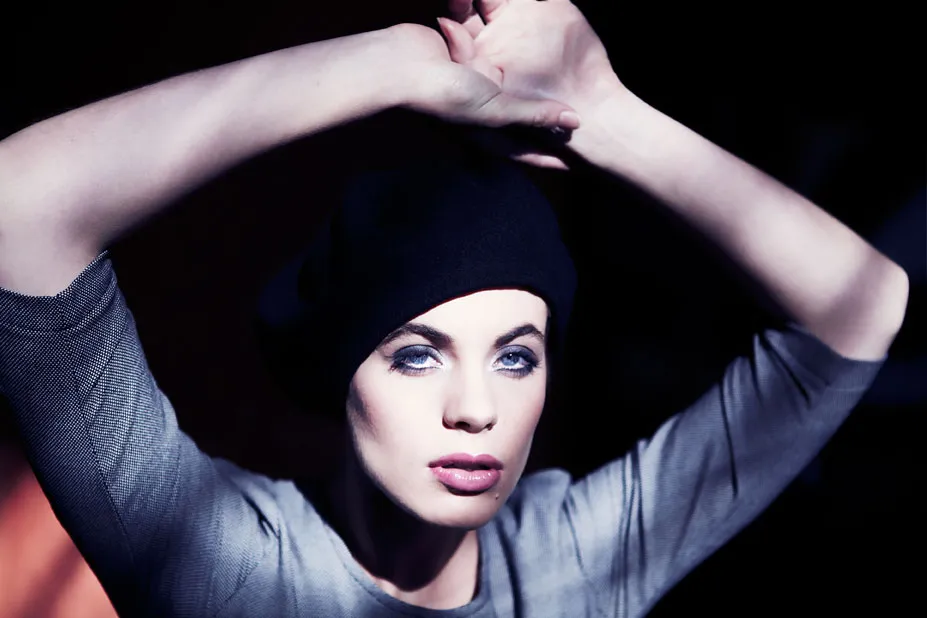 Book photo femme — Paris — studio — shooting professionnel — exemple 79 — photo en grand