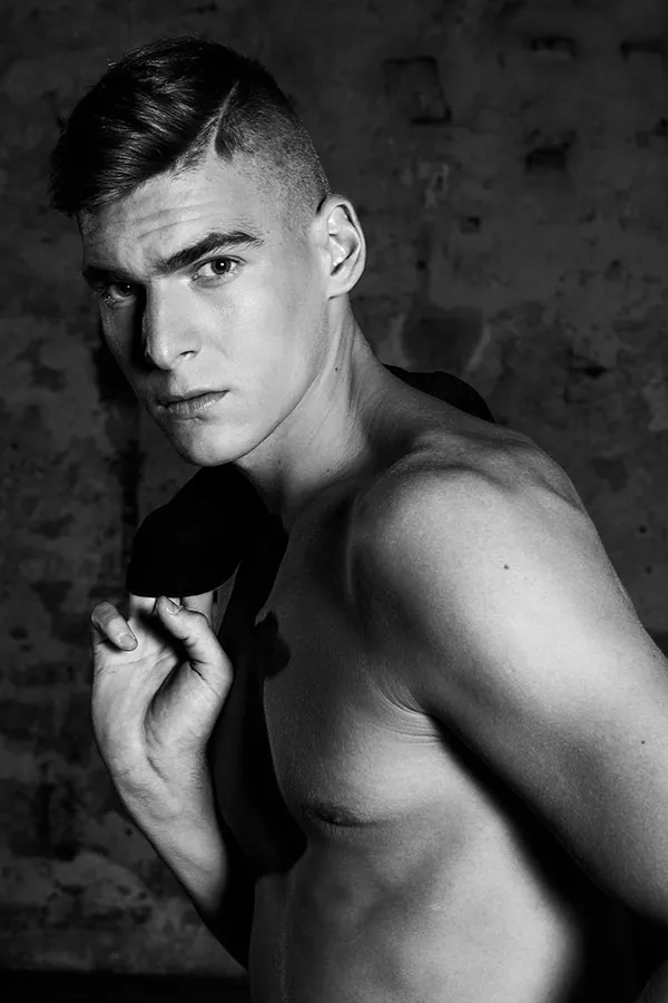 Book photo Pro#2 Portrait homme Paris — shooting professionnel — exemple 615 — photo en grand