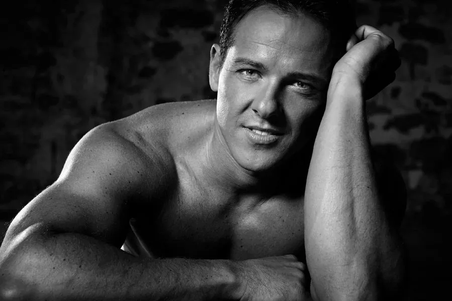Book photo Homme noir et blanc — Paris — studio — shooting professionnel — exemple 64 — photo en grand