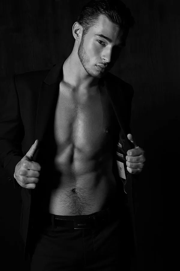 Book photo mannequin homme — Paris — studio — shooting professionnel — exemple 81 — photo en grand