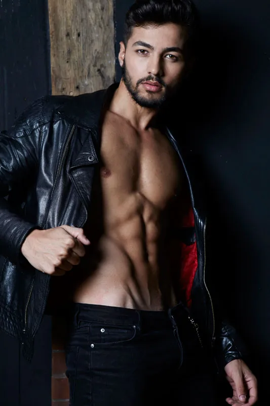 Book photo homme model — Paris — studio — shooting professionnel — exemple 73 — photo en grand