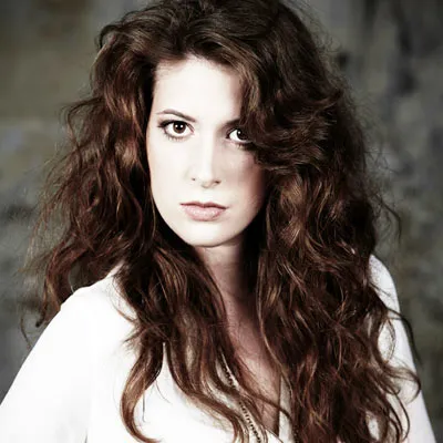 Book photo Femme comedienne — Paris — studio — shooting professionnel — exemple 49 — aperçu