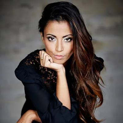 Book photo comédienne / Actrice — Paris — studio — shooting professionnel — exemple 51 — aperçu