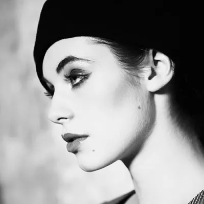 Book photo femme comedienne — Paris — studio — shooting professionnel — exemple 78 — aperçu