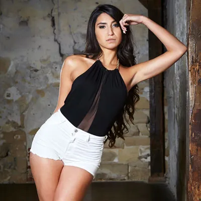 Book photo Femme modele — Paris — studio — shooting professionnel — exemple 69 — aperçu